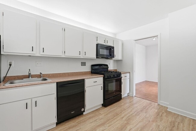 Building Photo - Sun-Filled 1BR/1.5BA with Garage Parking in The Willoughby!