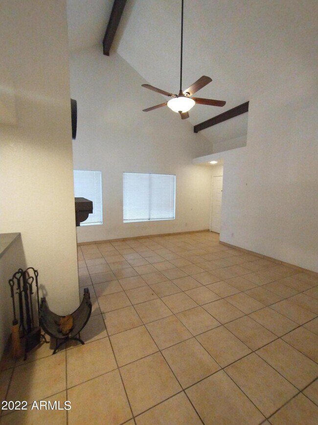 Building Photo - 2114 W Monona Dr