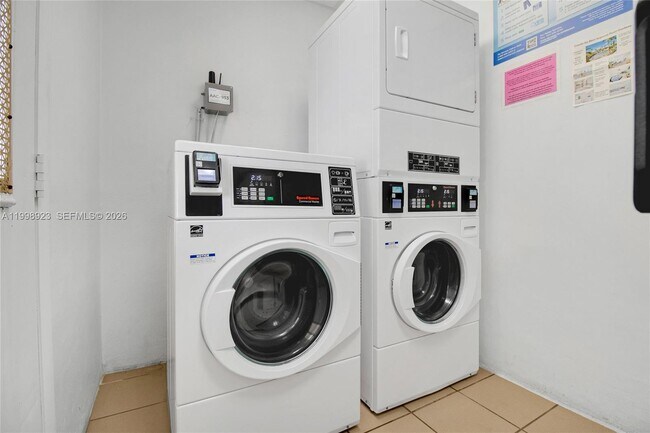 Building Photo - 2230 NE 56th Pl