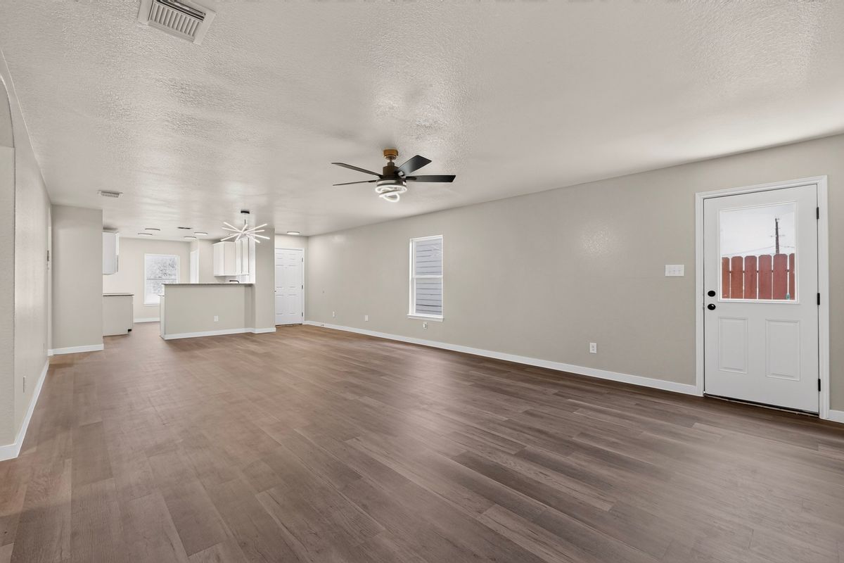 Building Photo - 15018 Silver Tree Cove