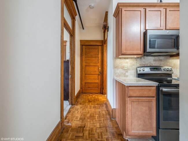 Building Photo - 2800 N Pine Grove Ave