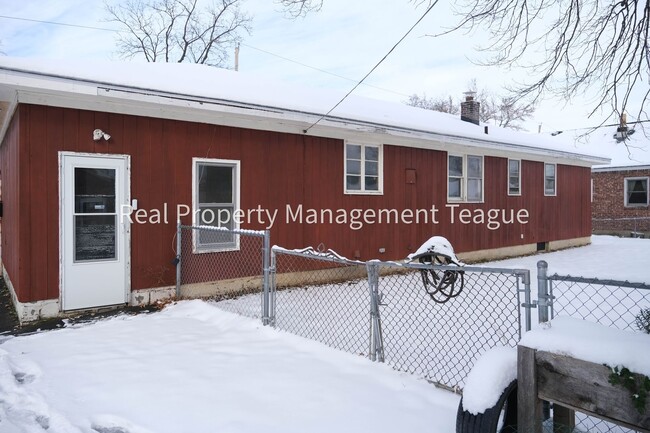 Building Photo - Charming 3 bedrooms in Rensselaer