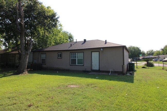 Building Photo - 10601 Murr Way