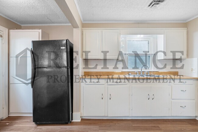 Building Photo - 222 S Edwards Ave