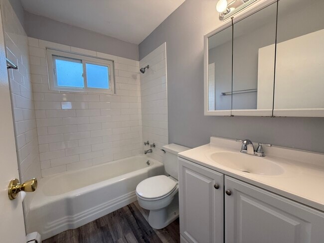 Building Photo - 575 Berry Ave