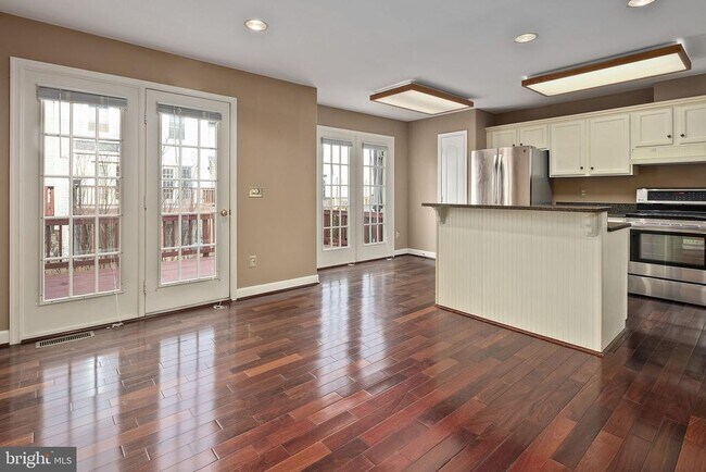 Building Photo - 3912 Maximilian Ct