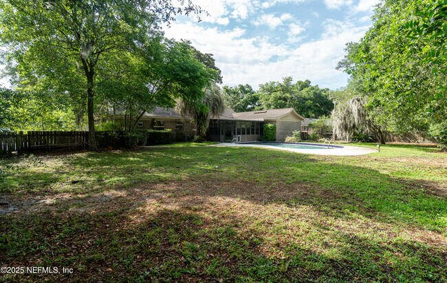 Building Photo - 3812 Buckskin Trail E