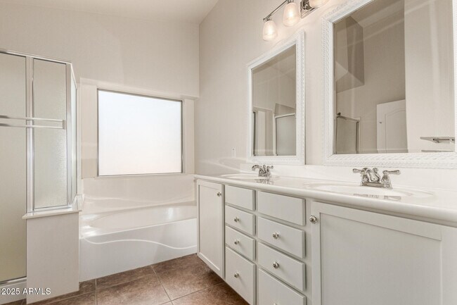 Building Photo - 1444 E Baker Dr