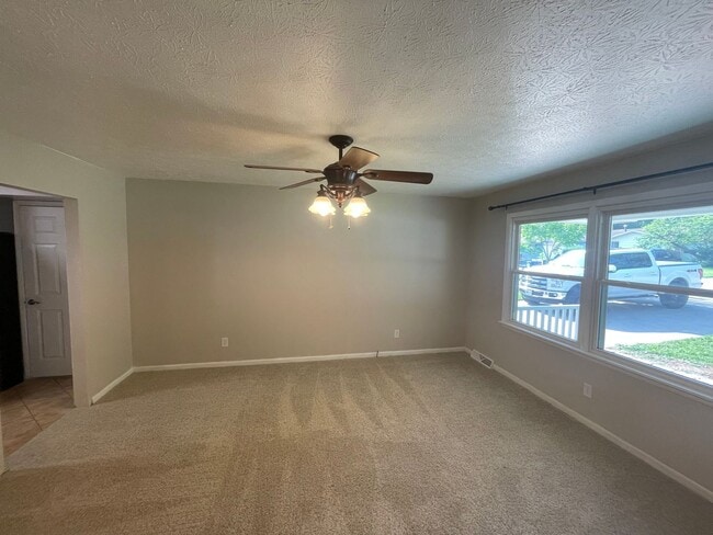 Building Photo - Beautiful 4 bed home