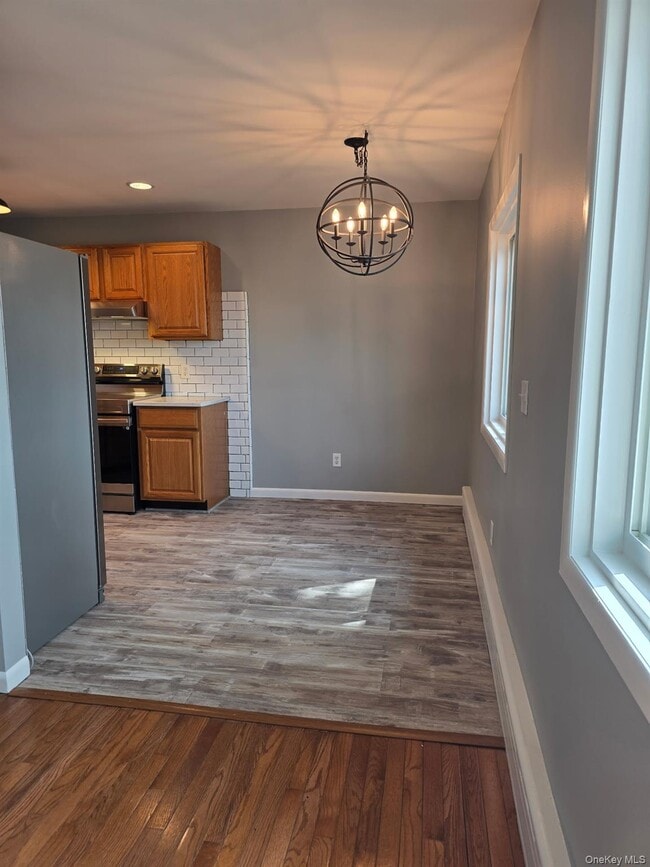 Building Photo - 96 Main St