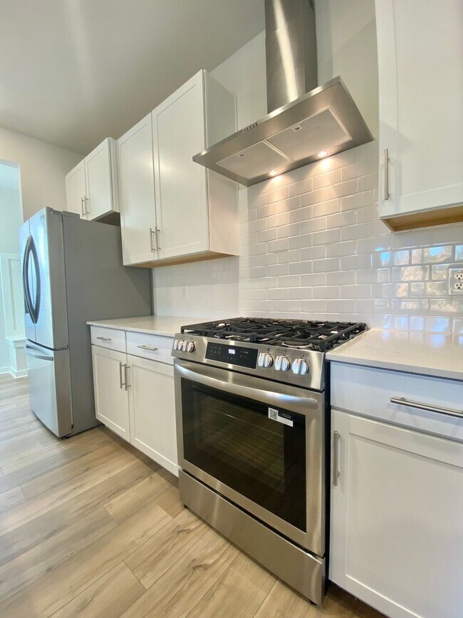 Building Photo - “Modern comfort meets Murfreesboro charm —...