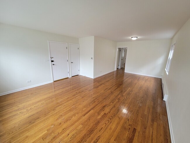 Building Photo - 5809 N Whipple St