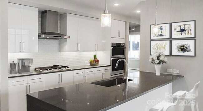 Building Photo - 4425 Sharon Rd