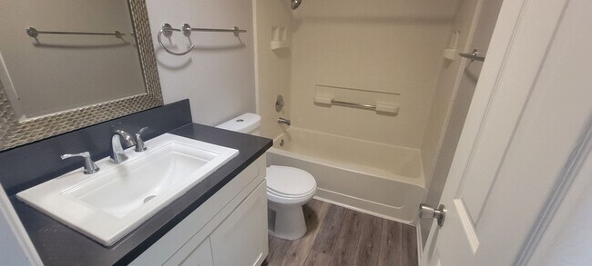 Building Photo - Lovely Temecula Home! Utilities paid!