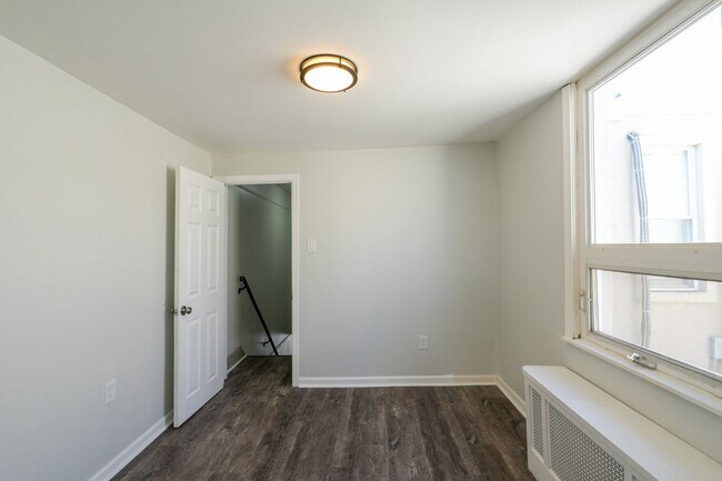 Building Photo - Charming Pennsport Rowhome with Private Backyard Oasis