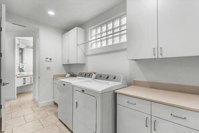 Building Photo - 79370 Mission Dr W