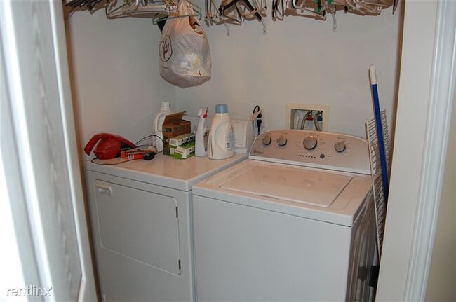 Building Photo - 9924 E Berry Dr