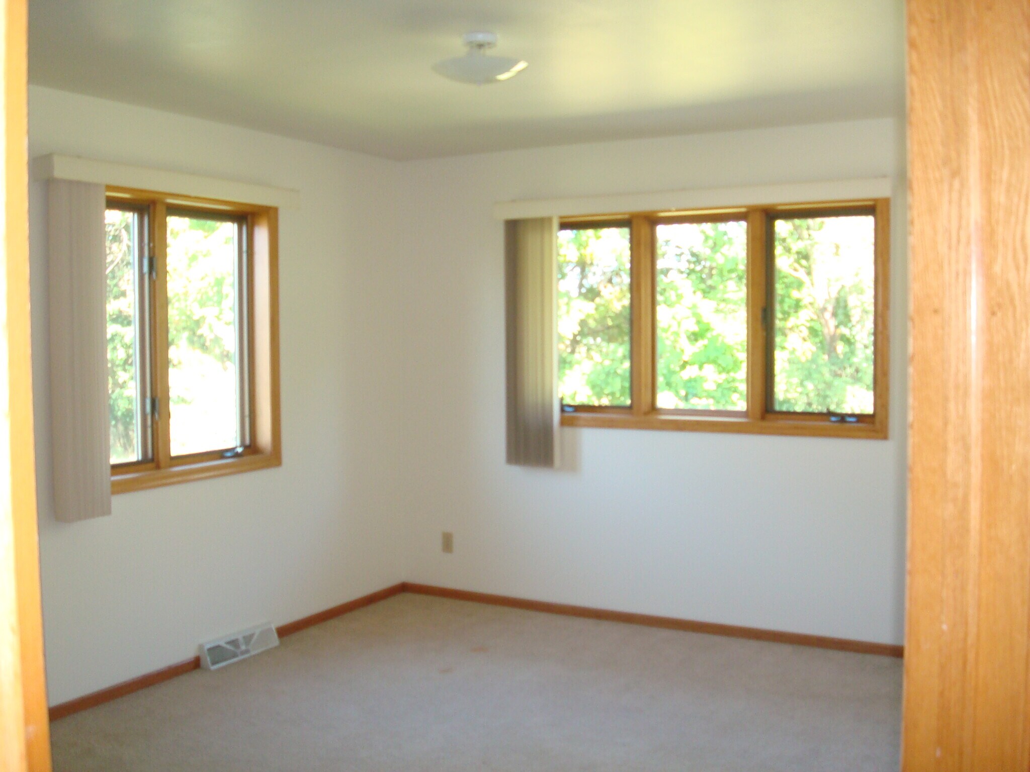 Building Photo - N26W26334 Quail Hollow Rd