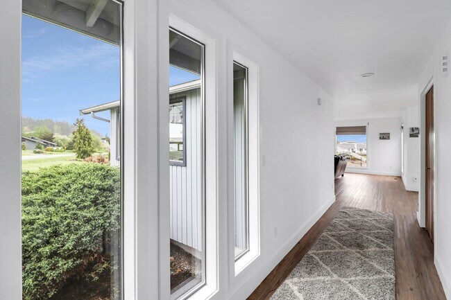 Building Photo - 2 Bed 2 Bath - View Home - Mariner Cove - Pet Friendly