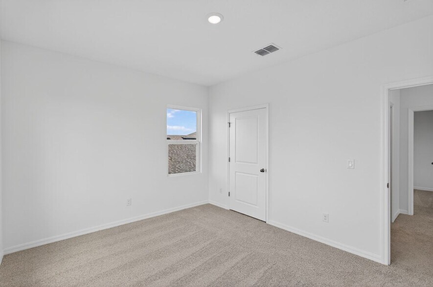 Building Photo - 2967 Embark Trl