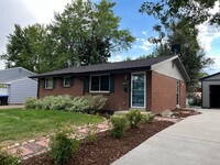 Building Photo - Beautiful 2 Bedroom + 2 Bonus Rooms, 3 Bat...