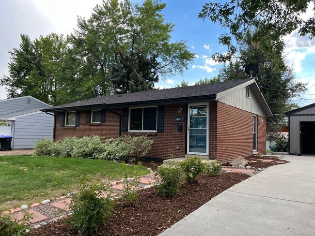 Primary Photo - Beautiful 2 Bedroom + 2 Bonus Rooms, 3 Bat...