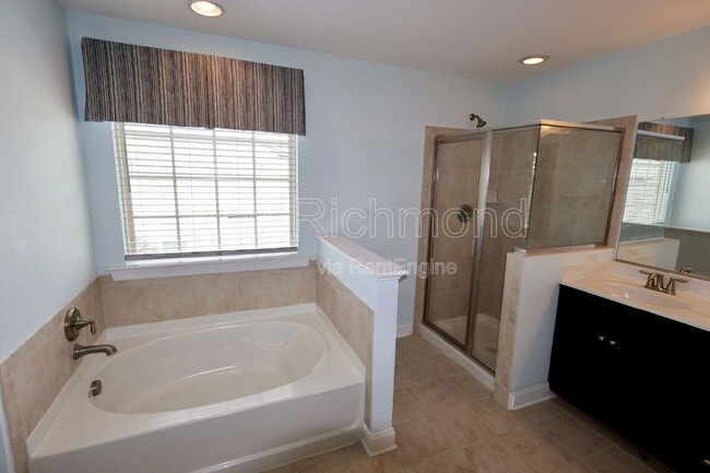 Building Photo - 6924 Swanhaven Dr