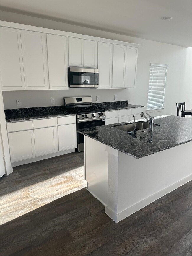 Building Photo - 8027 Marchese Dr