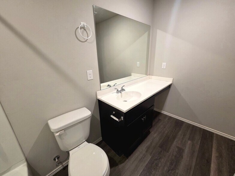 Building Photo - 9704 Saddle Dr