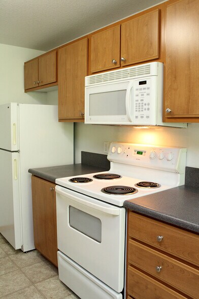 Building Photo - 683 NE 162nd Ave