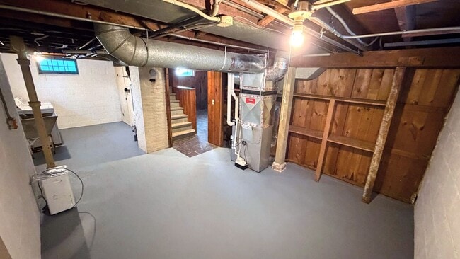 Building Photo - Charming 2BR Home with Yard and Garage in Northeast