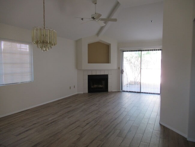 Building Photo - Single Level Townhome in Scottsdale!