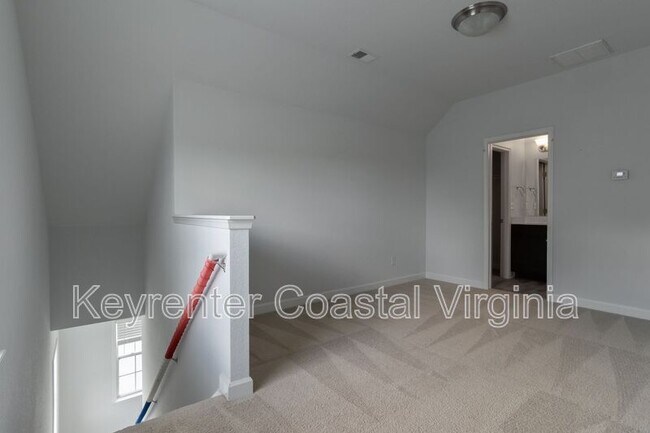 Building Photo - 2115 Belden Ave