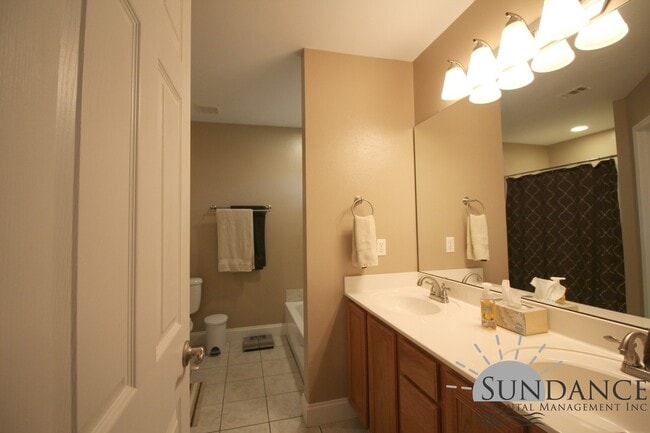 Building Photo - Beautiful 3 Bedroom Home in Niceville!