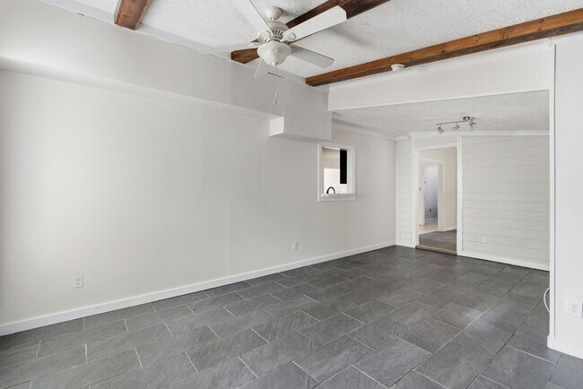 Building Photo - Covenient location in Fox Ridge subdivisio...