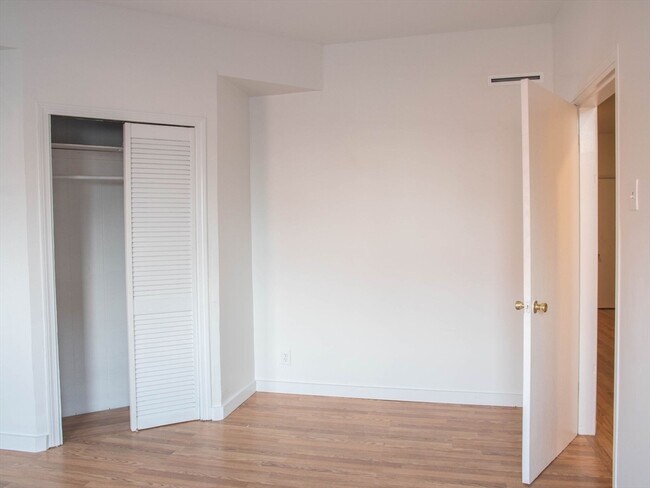 Building Photo - 186 Emerson St