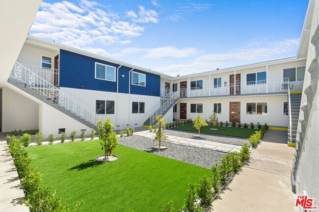Building Photo - 420 S Sepulveda Blvd