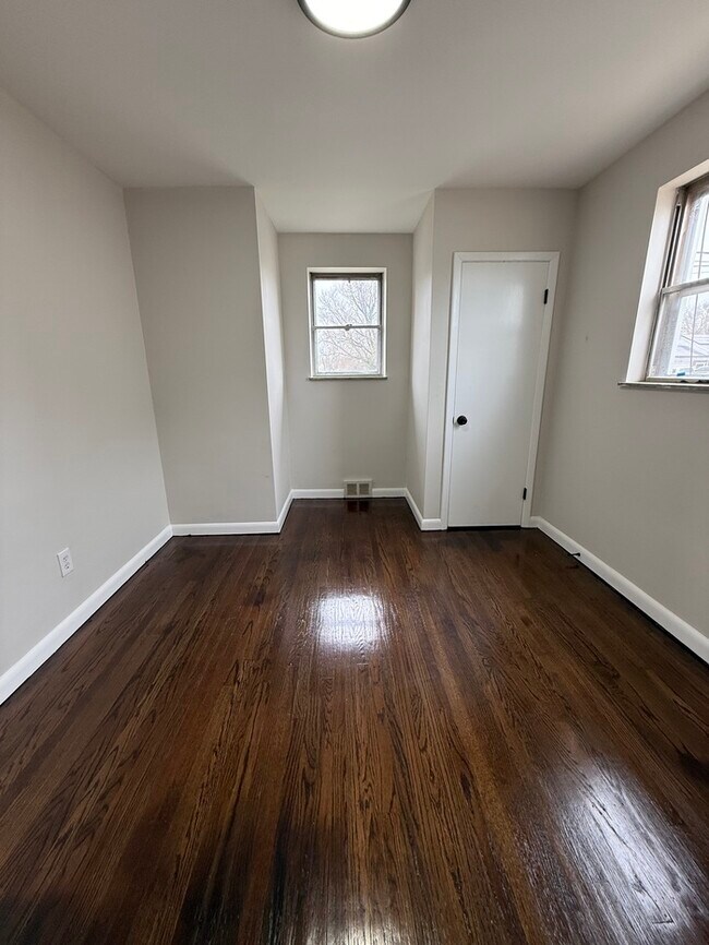 Building Photo - 36 Collins Ln