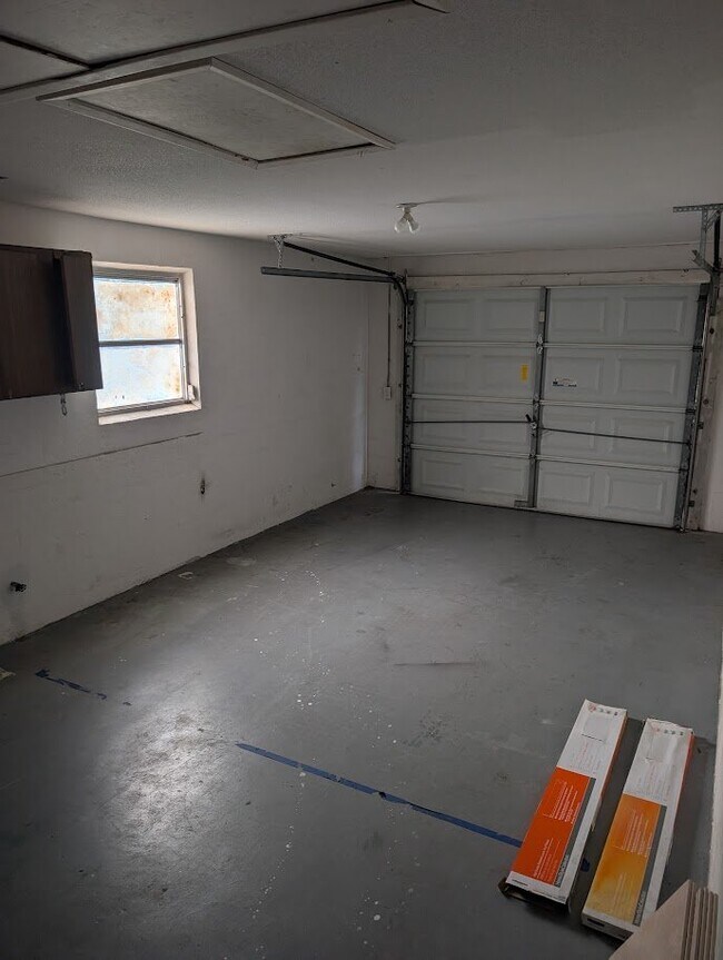 Building Photo - 411 Marjon Ave