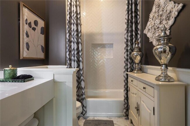 Building Photo - 28 Clay St SE