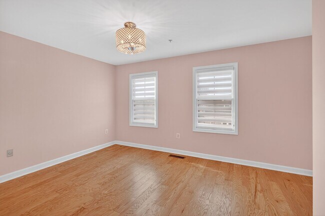 Building Photo - 801 Pleasant Dr