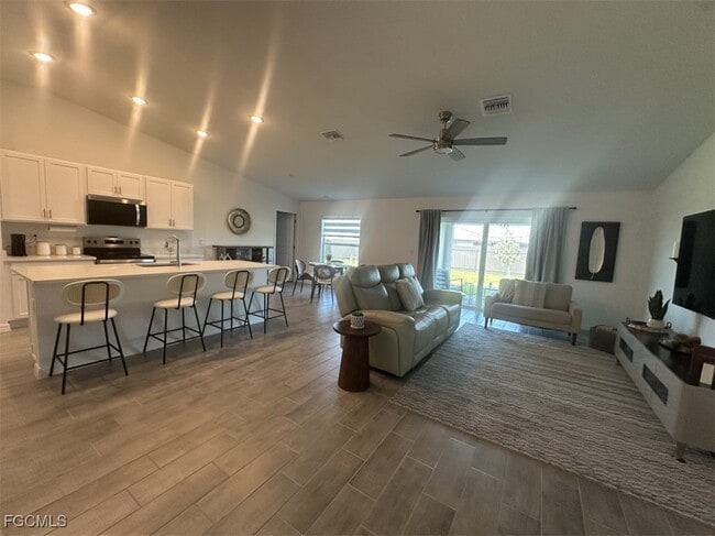 Building Photo - 1614 NE 2nd Pl