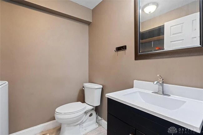 Building Photo - 5300 Saum St