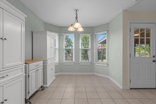 Building Photo - 206 Evergreen Cir