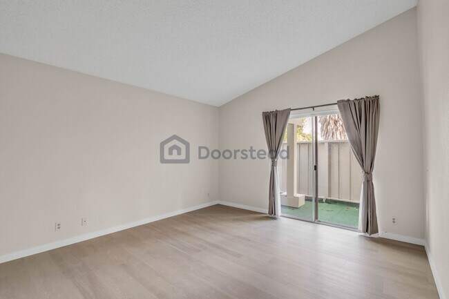Building Photo - 4035 Egret Ct