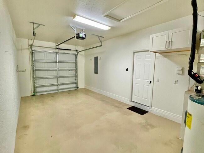 Building Photo - 6171 Lancewood Way