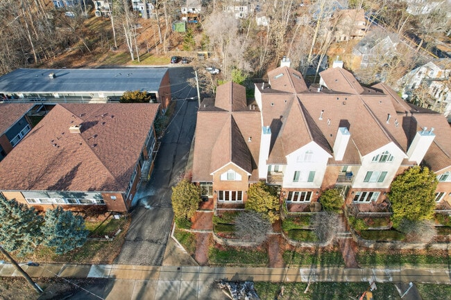 Building Photo - 934 W Huron St