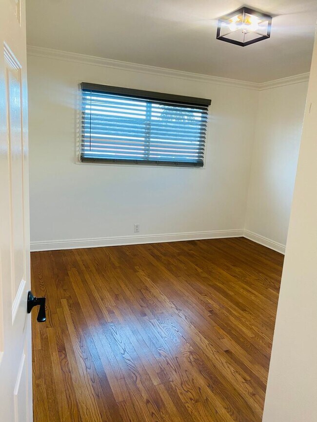 Building Photo - Beautiful 2 Bedroom Condo In Long Beach