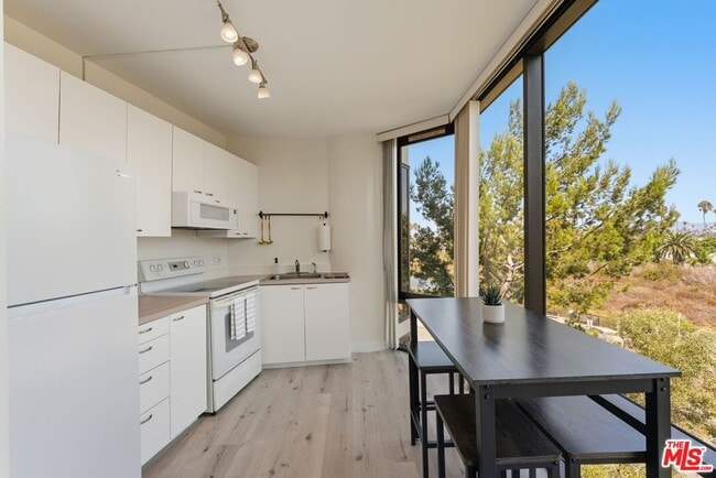 Building Photo - 4316 Marina City Dr