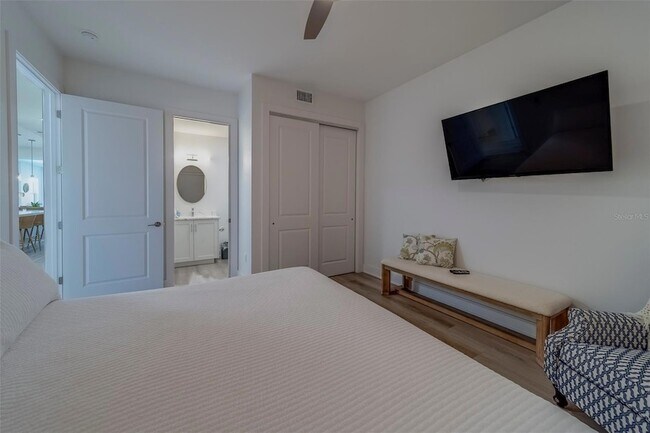 Building Photo - 400 150th Ave